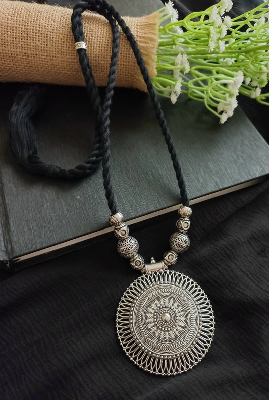 Thread with pendant