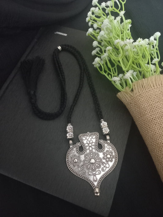 Leaf pendant design