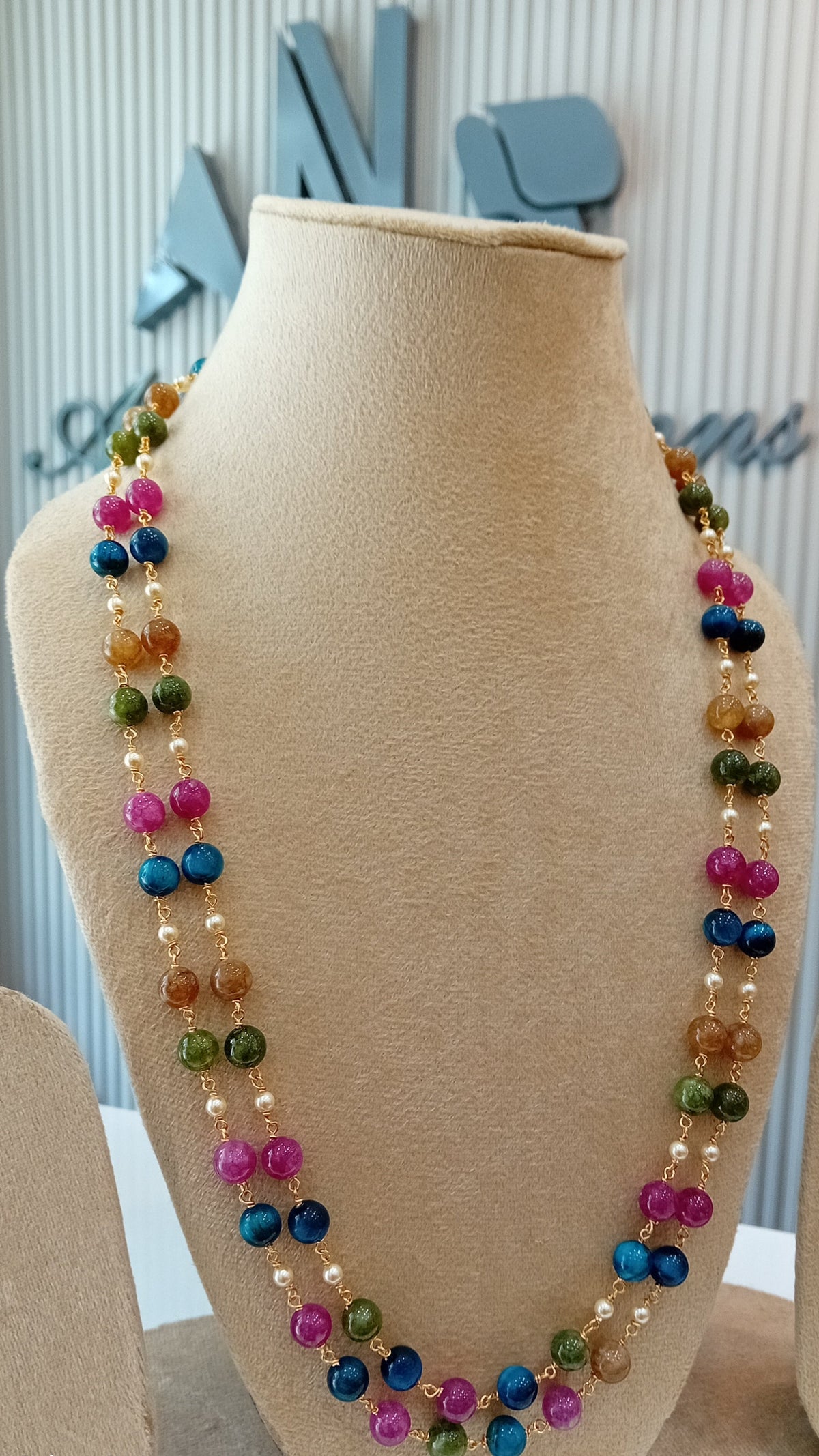 Multicolour quartz beaded neckpiece