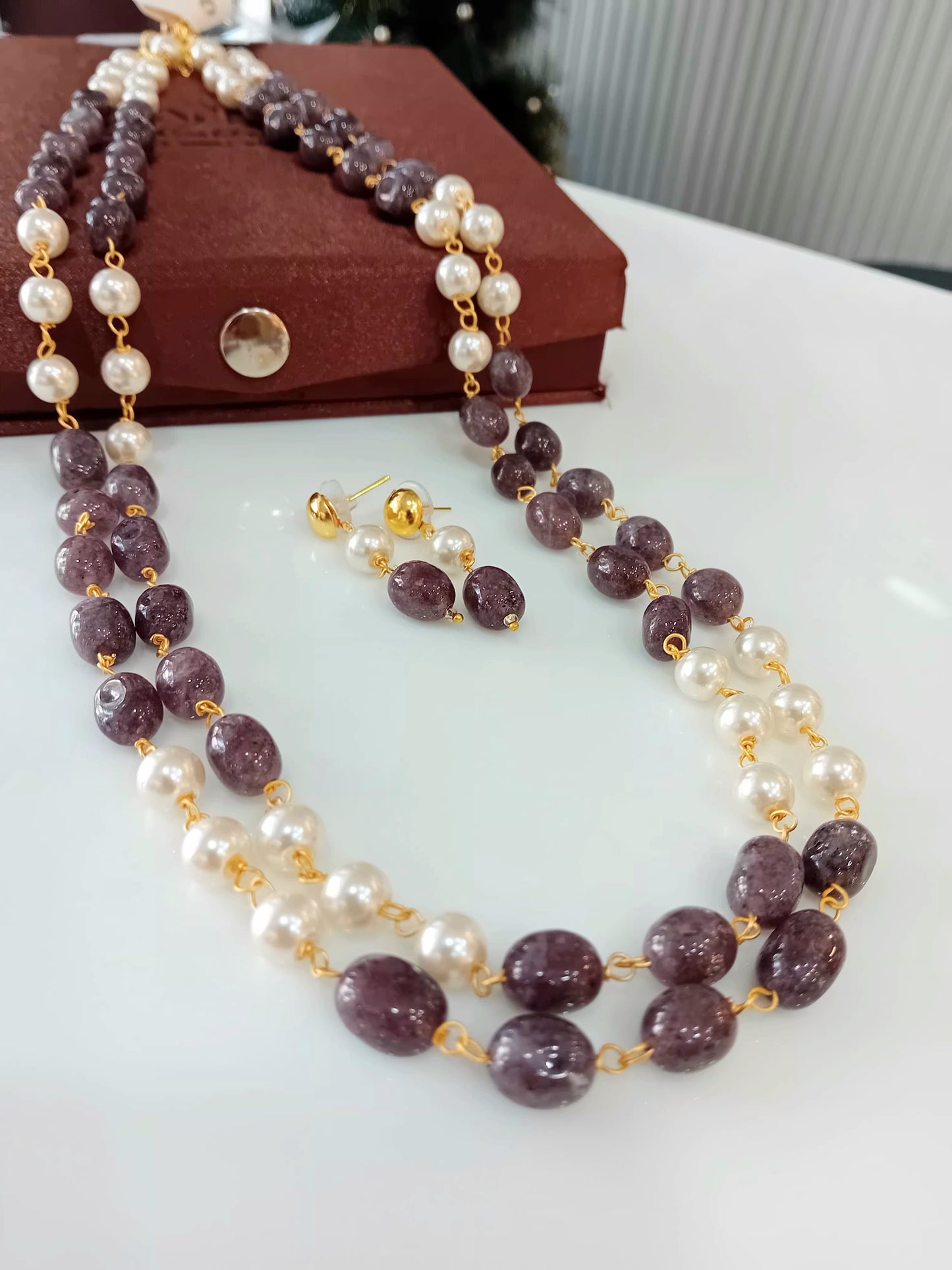 Two layer beaded neckpiece