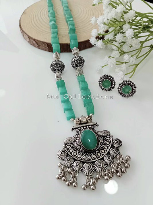 Monalisa stone beaded neckpiece