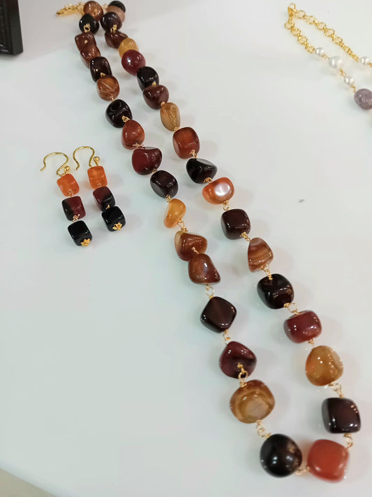 Agate tumble beaded neckpiece