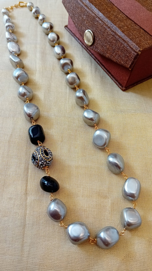 Japanese shell pearl neckpiece