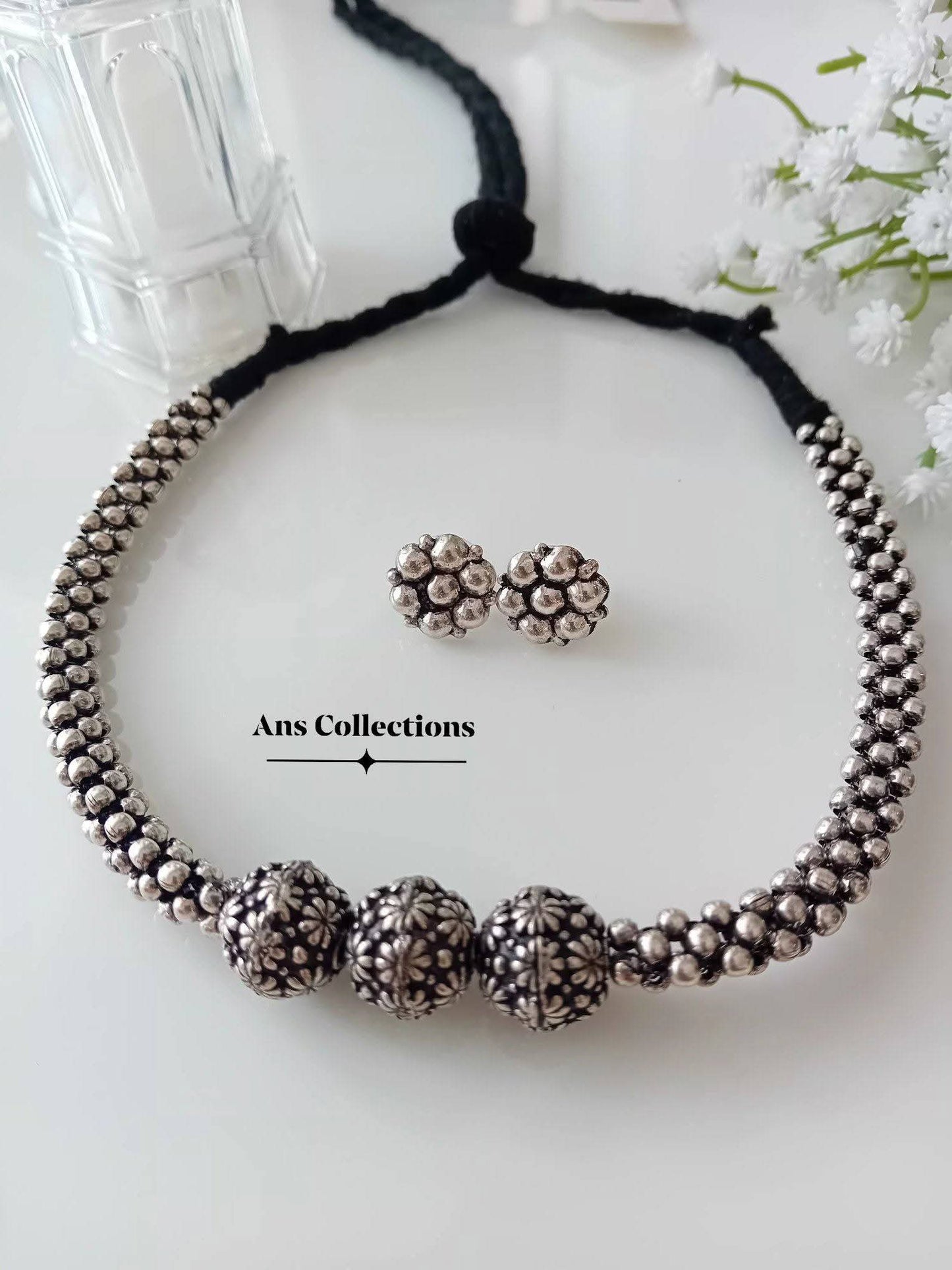 Thushi neckpiece